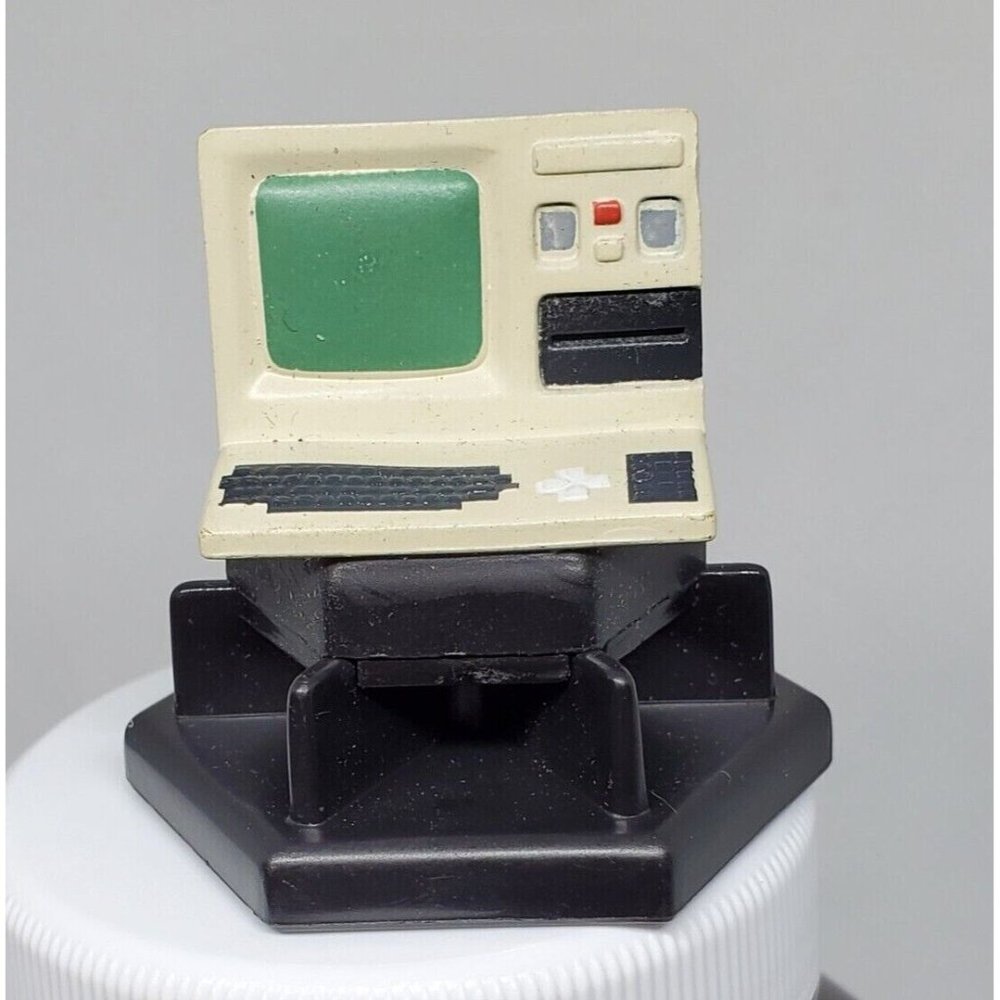 2004 Horn Abbot LTD #40 Computer Figurine Trivial Pursuit Spare Game Piece